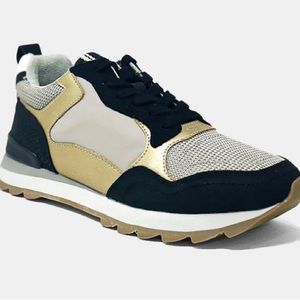 “Prudie” Shu Shop Sneakers